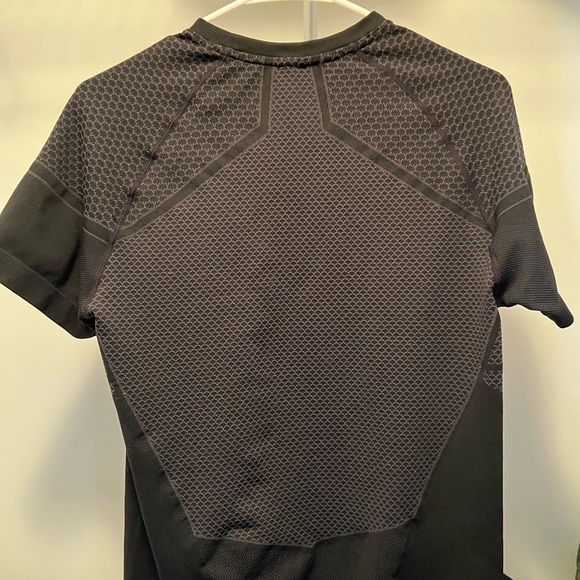 (SOLD) OG Gymshark men’s black onyx V3 medium tee - Picture 2 of 2